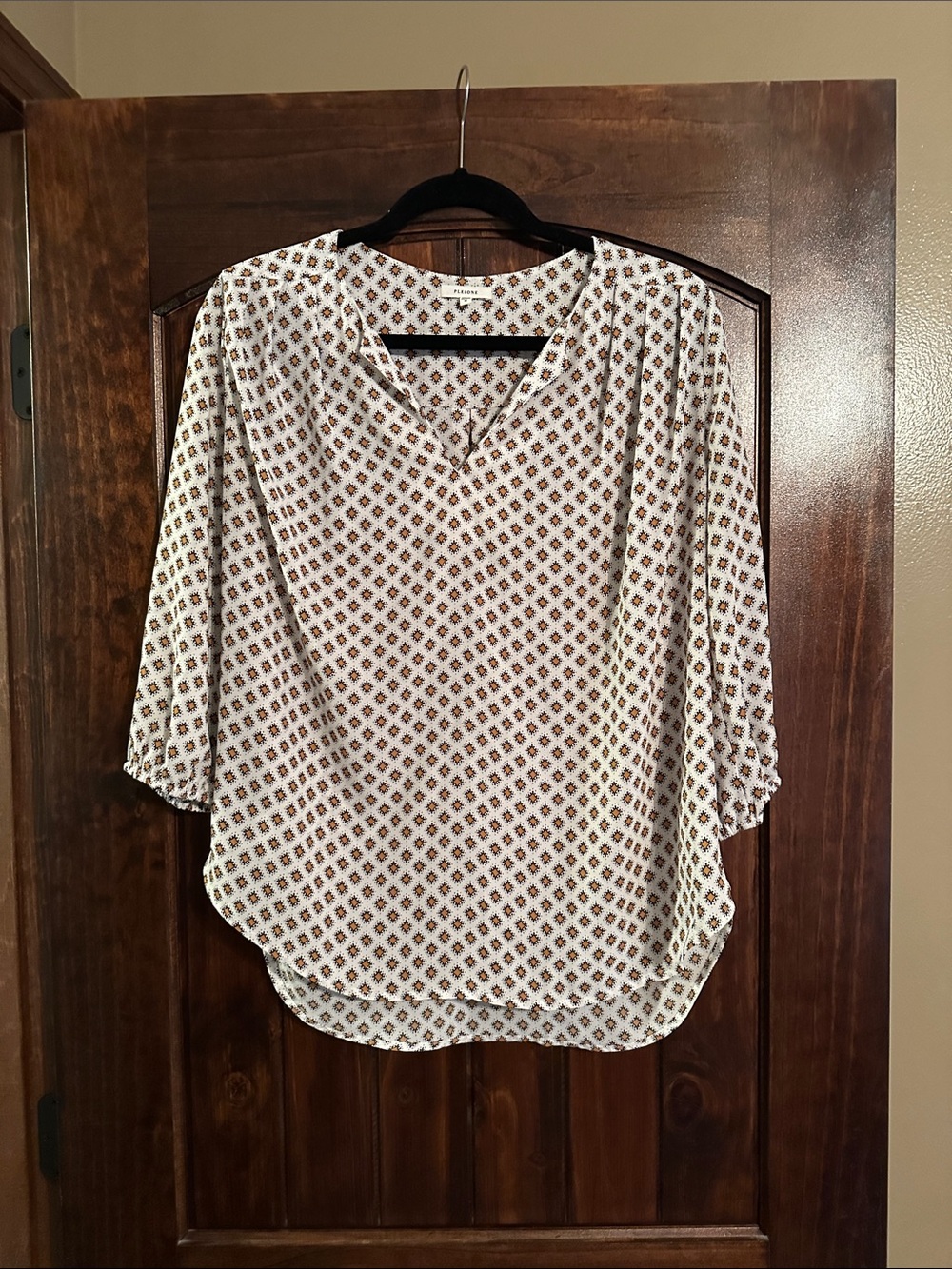 Pleione White Geometric Print V-Neck Blouse